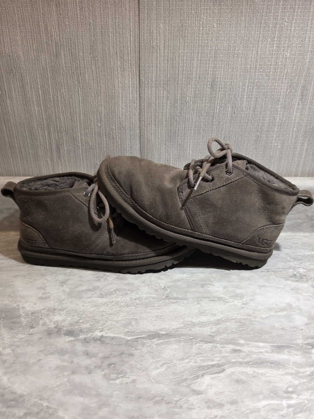 UGG Men’s Neumel-style Suede Chukka Boots - Taupe Gray - S52